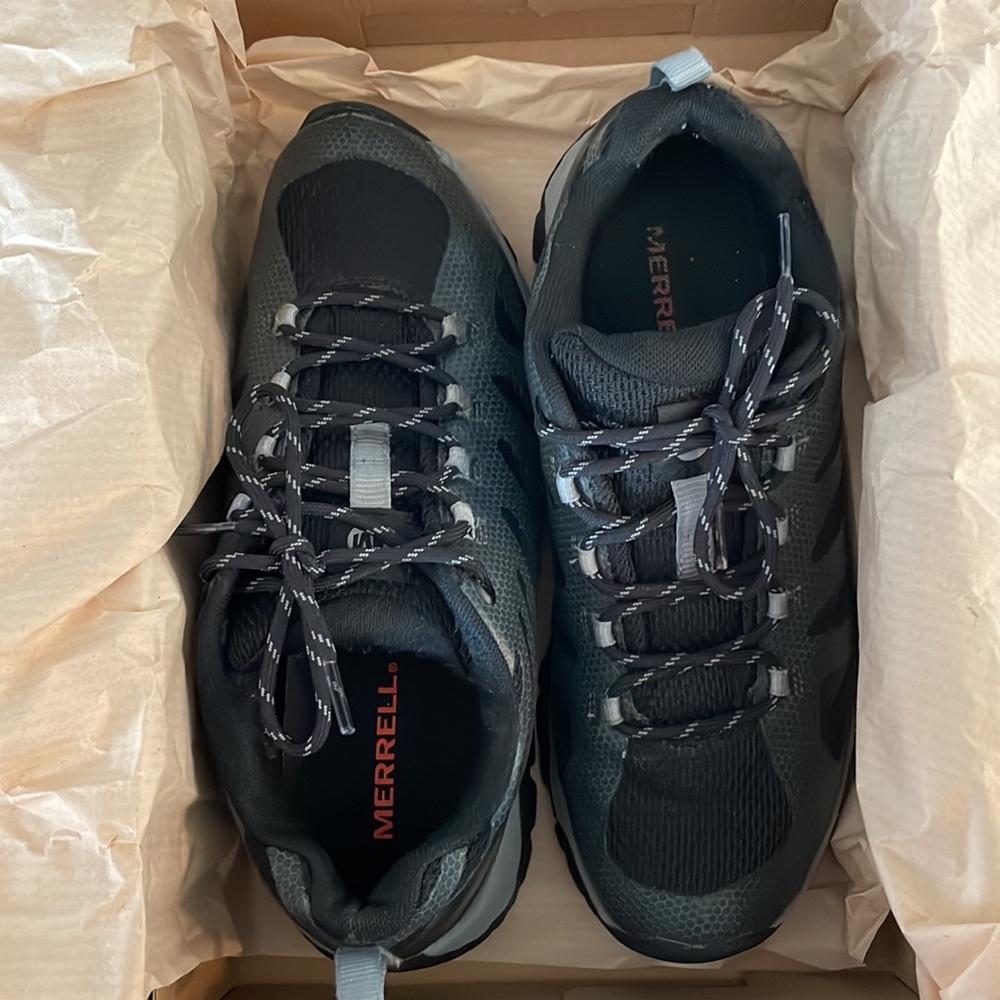 NWT MERRELL Moab edge 2 size 8
